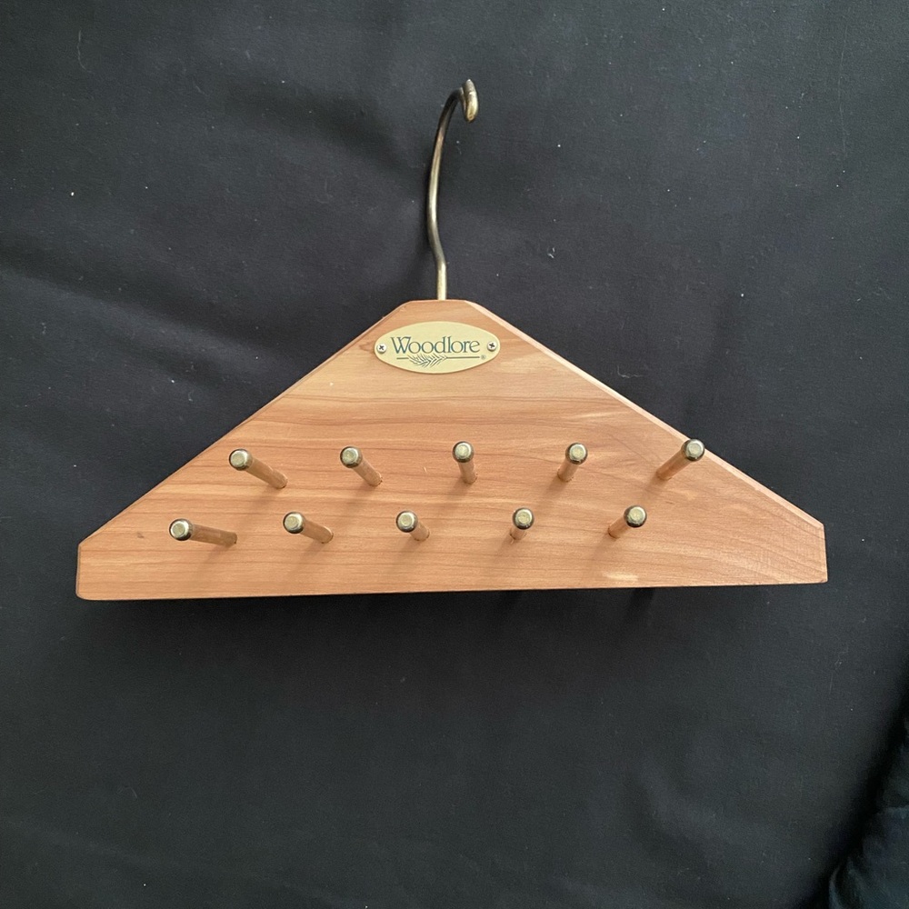 Cedar Woodlore Hook Organizer with Metal Hook